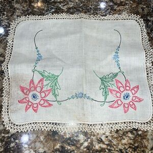 Vintage Pink Flowers Trim Embroidered Ivory Placemat Eyelet Edging
